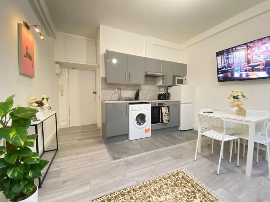 The Spotted Cat… London! Apartment ภายนอก รูปภาพ